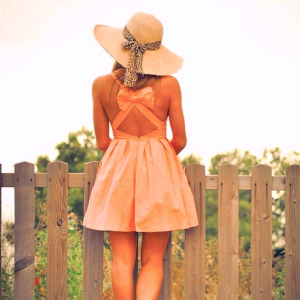 Women’s Peach Crisscross with Bow Sleeveless Mini Dress. Size S. SKU 133
